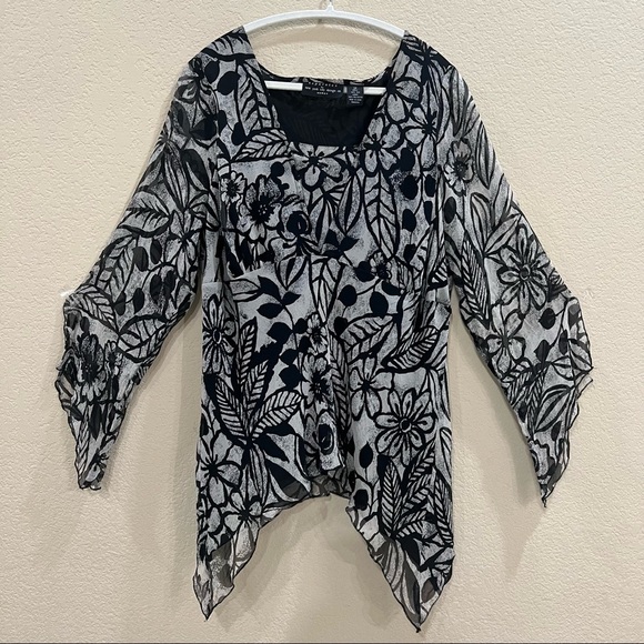 the seperates by new york city degsign Tops - Separates By New York City Design Co Black Floral Silk Top Sz 2XL Y2K Fairy Boho